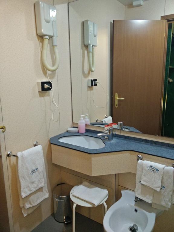 Hotel Suisse Genova Szoba fotó